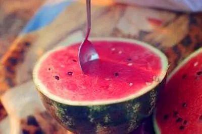 网红吃瓜冰淇淋,夏日清凉新潮流