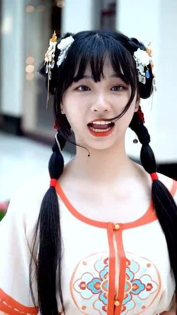 汉服小姐姐吃瓜,汉服小姐姐的瓜田奇遇记