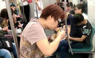 娱乐吃瓜酱坐地铁