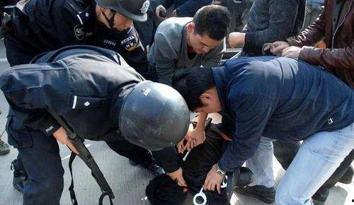 特警抓捕吃瓜女孩视频,吃瓜女孩事件全程回顾