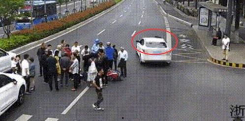 吃瓜群众围观豪车,吃瓜群众眼中的奢华盛宴