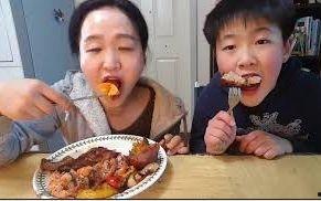 吃哈密瓜的儿子,哈密瓜之子的甜蜜成长故事