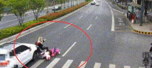 车祸照片吃瓜,吃瓜群众揭秘事故真相