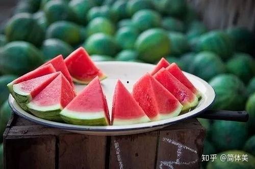 西瓜冰吃瓜,西瓜冰，吃瓜也能清凉一夏