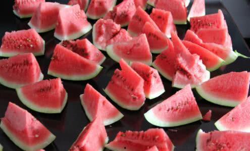 做梦吃瓜吃桃,瓜果飘香，桃李满园