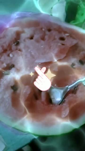 吃瓜撑肚子视频在线观看,趣味视频带你体验美食狂欢