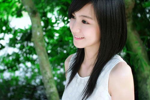 宋小雅夏日吃瓜视频,甜蜜分享夏日清凉时光