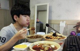 带你吃瓜学生吃饭视频