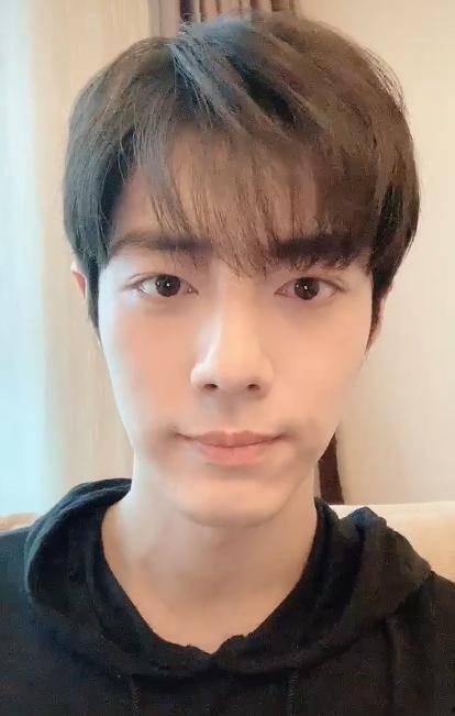 明星吃瓜视频肖战,明星间的趣味互动大揭秘