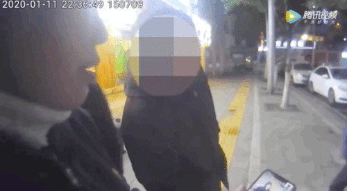 吃瓜群众路过被打视频,吃瓜群众目睹路人被打惊心动魄一幕