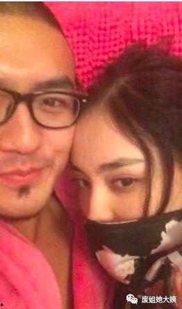 吃瓜被男友爆出视频了,男友意外曝光私密视频，吃瓜群众热议不断