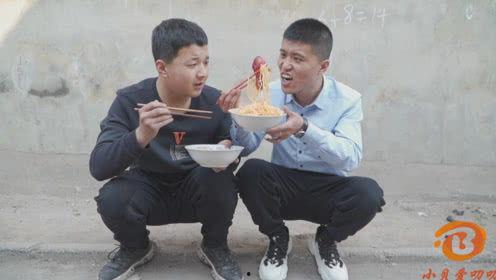 小贝爱叨叨店主吃瓜视频,揭秘店主吃瓜背后的趣味故事